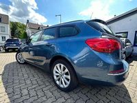 Gebraucht Opel Astra Edition 101 PS (74 kW) 2013 Blau Kombi