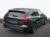 Neu Volvo V60 Ultra 310 PS (228 kW) 2026 Grün Kombi
