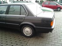 Gebraucht BMW 316 99 PS (72 kW) 1990 Schwarz metallic Limousine