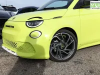 Neu Abarth 500e Turismo 114 kW (155 PS) 2025 Acid green Kleinwagen