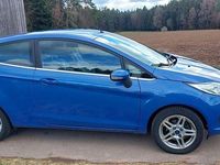 Gebraucht Ford Fiesta Titanium 125 PS (91 kW) 2013 Blau Kleinwagen