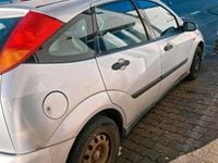 Gebraucht Ford Focus Trend 75 PS (55 kW) 1999 Silber Kleinwagen