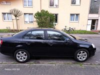 Second-hand VW Jetta 102 CP (75 kW) 2005 Negru Berlinǎ