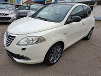 Gebraucht Lancia Ypsilon Gold 86 PS (63 kW) 2015 Weiß Kleinwagen