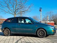 Gebraucht Ford Focus Trend 101 PS (74 kW) 2000 Grün Limousine