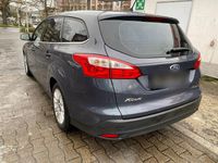 Gebraucht Ford Focus 95 PS (69 kW) 2011 Grau Kombi