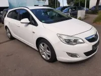 Gebraucht Opel Astra Selection 140 PS (102 kW) 2011 Weiß Kombi