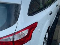 Gebraucht Ford Focus 101 PS (74 kW) 2014 Weiß Kombi