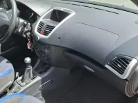 Gebraucht Peugeot 206 60 PS (44 kW) 2012 Schwarz Kleinwagen