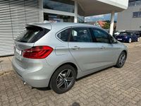 Gebraucht BMW 220 Sport Line 192 PS (141 kW) 2016 Glaciersilber metallic Van / Kleinbus