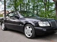 Używany Mercedes E220 Edition 150 KM (110 kW) 1997 Purpurowy Kabriolet