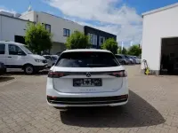 Gebraucht VW Passat Elegance 150 PS (110 kW) 2024 Weiß Kombi
