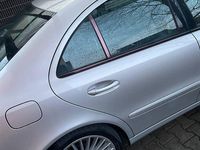 Gebraucht Mercedes E220 Classic 150 PS (110 kW) 2003 Silber Limousine