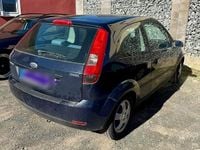 Gebraucht Ford Fiesta Basis 69 PS (50 kW) 2005 Blau Kleinwagen