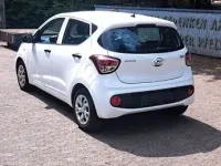 Gebraucht Hyundai i10 Pure 67 PS (49 kW) 2019 Weiß Kleinwagen