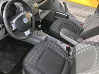 Usata VW Beetle 90 CV (66 kW) 2000 Giallo Utilitaria