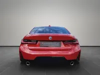 Gebraucht BMW 320 M Sport 184 PS (135 kW) 2023 Rot Limousine