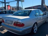 Gebraucht Mercedes E220 143 PS (105 kW) 2001 Andere farben Limousine