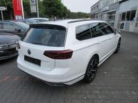 Gebraucht VW Passat R-line 200 PS (147 kW) 2022 Oryxwhite perlmutteffekt Kombi