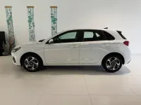 Neu Hyundai i30 GO! 97 PS (71 kW) 2025 Shimmering silver meta... Limousine