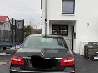 Gebraucht Mercedes E250 Avantgarde 204 PS (150 kW) 2010 Schwarz Limousine