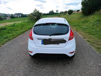 Gebraucht Ford Fiesta 95 PS (69 kW) 2011 Weiß Kleinwagen