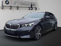 Neu BMW 550e M Sport 489 PS (359 kW) 2025 Saphirschwarz metallic Kombi