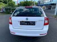 Gebraucht Skoda Octavia Fun 105 PS (77 kW) 2012 Weiß Kombi
