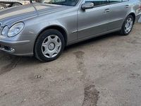 Gebraucht Mercedes E220 Classic 150 PS (110 kW) 2003 Braun Limousine