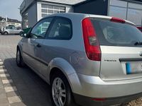 Gebraucht Ford Fiesta Style 75 PS (55 kW) 2004 Grau Kleinwagen