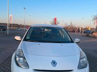 Gebraucht Renault Clio II 75 PS (55 kW) 2011 Weiß Limousine