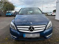 Gebraucht Mercedes B200 135 PS (99 kW) 2012 Blau Van / Kleinbus