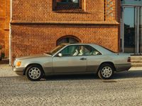 Gebraucht Mercedes E220 150 PS (110 kW) 1995 Gold Coupé