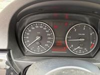 Gebraucht BMW 320 184 PS (135 kW) 2010 Schwarz Kombi