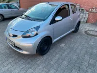 Gebraucht Toyota Aygo 67 PS (49 kW) 2005 Silber Kleinwagen