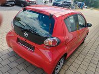 Gebraucht Toyota Aygo 50 PS (36 kW) 2009 Rot Kleinwagen