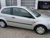 Używany Ford Fiesta 60 KM (44 kW) 2004 Srebrny Hatchback