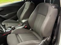 Gebraucht Opel Astra GTC Edition 140 PS (102 kW) 2011 Weiß Coupé