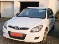 Gebraucht Hyundai i30 108 PS (79 kW) 2009 Weiß Kombi