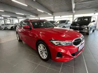 Gebraucht BMW 318 Sport Line 150 PS (110 kW) 2022 Rot Kombi