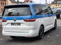 Gebraucht VW T7 Style 150 PS (110 kW) 2024 Blau weiss metallic Van