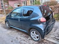 Gebraucht Toyota Aygo 50 PS (36 kW) 2012 Schwarz Kleinwagen