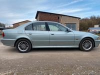Gebraucht BMW 525 136 PS (100 kW) 2002 Silber Limousine