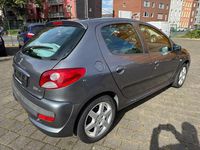 Gebraucht Peugeot 206 73 PS (53 kW) 2011 Grau Limousine