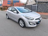 Gebraucht Hyundai i30 99 PS (72 kW) 2014 Silber Limousine