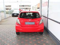 Gebraucht Toyota Yaris Edition 69 PS (50 kW) 2014 Rot Limousine