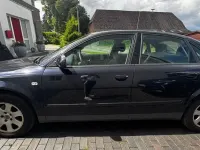 Gebraucht Audi A4 131 PS (96 kW) 2001 Blau Limousine