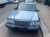 Gebraucht Mercedes E220 150 PS (110 kW) 1995 Blau Limousine