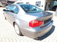 Second-hand BMW 318 143 CP (105 kW) 2011 Gri Berlinǎ