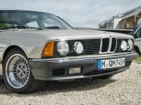Gebraucht BMW 745 252 PS (185 kW) 1984 Gold Limousine